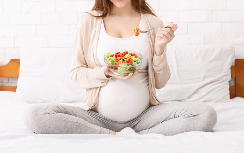 The Smart Pregnancy Diet: Maximizing Fetal Development with Science-Backed Nutrition and Vitamins